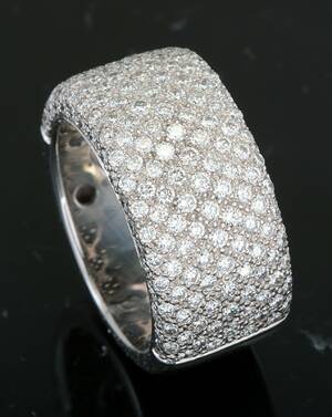 Ring in 18kt with brilliant cut diamonds 3.00ct This lot has been put up for resale under the new lot no. rnrn5300060