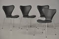 Arne Jacobsen 1902-1971 Sæt på fire syverstole model 3107 i sort læder 4