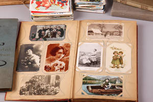 En samling postkort