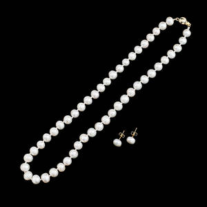 COLLIER OCH ÖRHÄNGEN