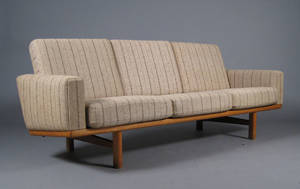 H. J. Wegner. Tre-pers. sofa