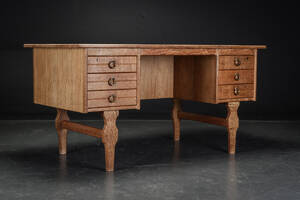 Dansk møbelproducent. Skrivebord eg