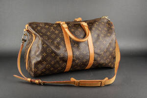 Louis Vuitton. Weekendtaske  rejsetaske. Model Keepall Bandouliére 45. Monogram canvas.
