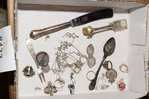 Diverse silversmycken, ringar m m
