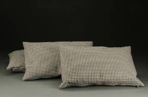 House. Tre pude 58 x 38 cm. 3