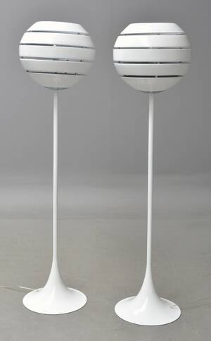 Et par standerlamper, model Manhattan af hvidlakeret aluminium 2