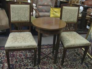 Salongsbord, dia 50 h 70  2 st. stolar