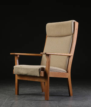 Hans J. Wegner. Højrygget lænestol, Getama, egetræ 