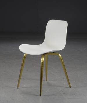 Rune Krøjgaard  Knut Bendik Humlevik for NORR11. Stol model Langue Avantgarde Dining Chair, hvid plast