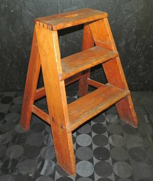 Äldre Trästege Höjd 62cm