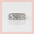 RING med tre briljantslipade diamanter totalt cirka 1
