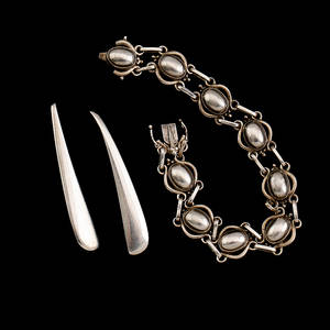 ARMBAND OCH ÖRHÄNGEN