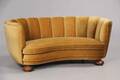 Bananformet sofa
