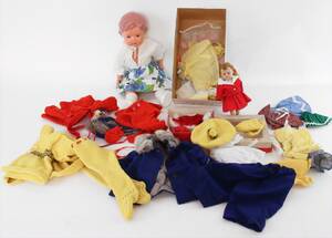 Dockor 2st, bl.a. Gigner, omkring 1900-talets mitt