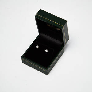 Örhängen 14 k vitguld diamanter