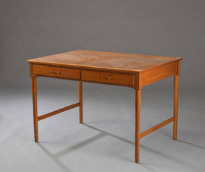 Skrivebord af egetræ 