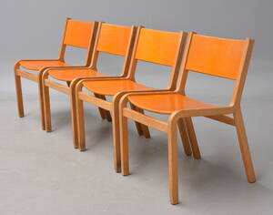 Rud Thygesen  Johnny Sørensen. Fire stole af formbøjet bøgetræ 4 Denne vare er sat til omsalg under nyt varenummer 4642289