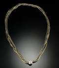 Ole Lynggaard. Kuglelås og collier 2