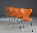Arne Jacobsen. Fire syverstole model 3107, cognacfarvet læder 4 