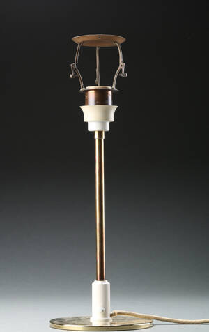 Poul Henningsen. Bordlampe, stel af messing Denne vare er sat til omsalg under nyt varenummer 4210068