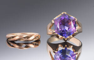 Guldring med syntetisk safir og snoet guldring 2