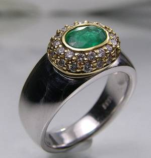 Brillant-Smaragd-Ring in Gelb- und Weißgold