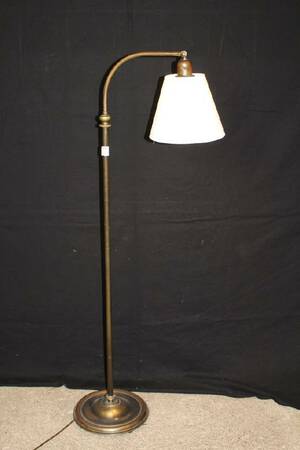 GOLVLAMPA, HÖJ O SÄNKBAR, MÄSSING