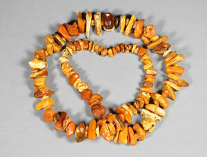 Halsband, bärnsten  rav