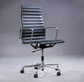 Charles Eames. Kontorstol, model EA-119 Full Leather 