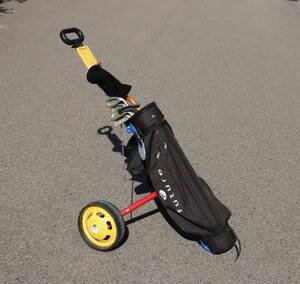 Future barngolfbag på hjul med barnklubbor