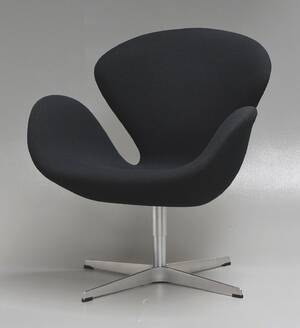 Arne Jacobsen. Svanen. Lounge stol med sort Hallingdal uld, model 3320