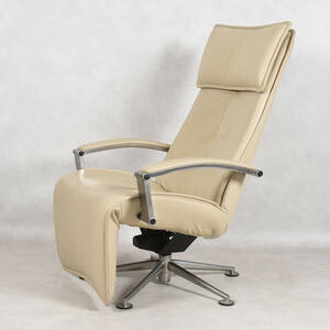 VILFÅTÖLJ, kromad metallskinnklädsel, 1900-talets senare del.