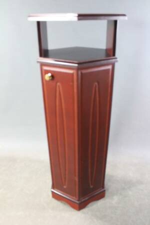 Piedestal med barskåp