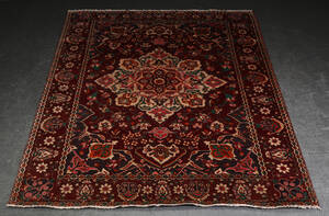 Persisk Bakhtiari tæppe, 250x346 cm.