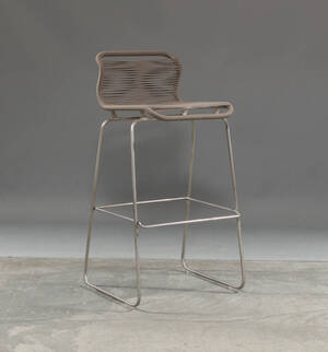 Verner Panton. VP ONE barstol i farven Coffee