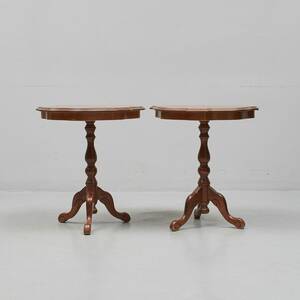 Pelarbord, ett par. Diameter 53