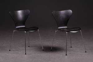 Arne Jacobsen, 1902-1971. Et par stole, model 3107 2