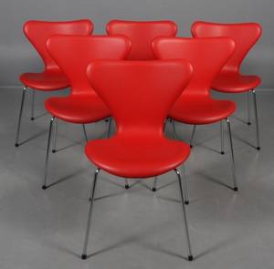 Arne Jacobsen 1902-1971. Sæt på seks stole syveren , model 3107, nybetrukket med rødt læder 6
