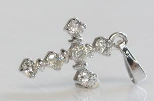 Brillantvedhæng med form som kors, ca. 0.55 ct.