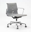 Charles Eames. Kontorstol model EA 117, gråt nubuck