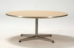 Arne Jacobsen. Sofabord, Ø 90 cm.