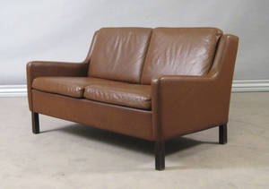 Dansk møbelproducent. To-pers. sofa
