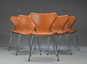 Arne Jacobsen. Sæt på seks stole syveren model 3107. 6 
