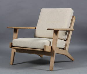 Hans J. Wegner. Lænestol model GE-290