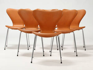 Arne Jacobsen 1902-1971. Sæt på seks spisestole, model 3107 6