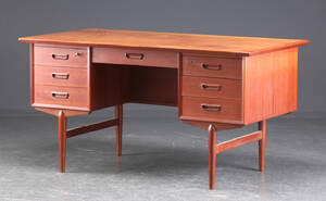 Fritstående skrivebord af teak, 1950erne, dansk møbelproducent