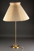 Aage Petersen for Le klint. Bordlampe af messing. 