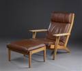 Hans J. Wegner. Lænestol med skammel, egetræ, model GE 290A 2 