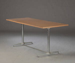 Spisebord med shakerstel 