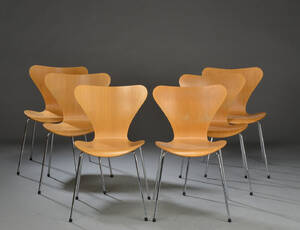 Arne Jacobsen. Sæt på seks syver stole, model 3107, bøg 6